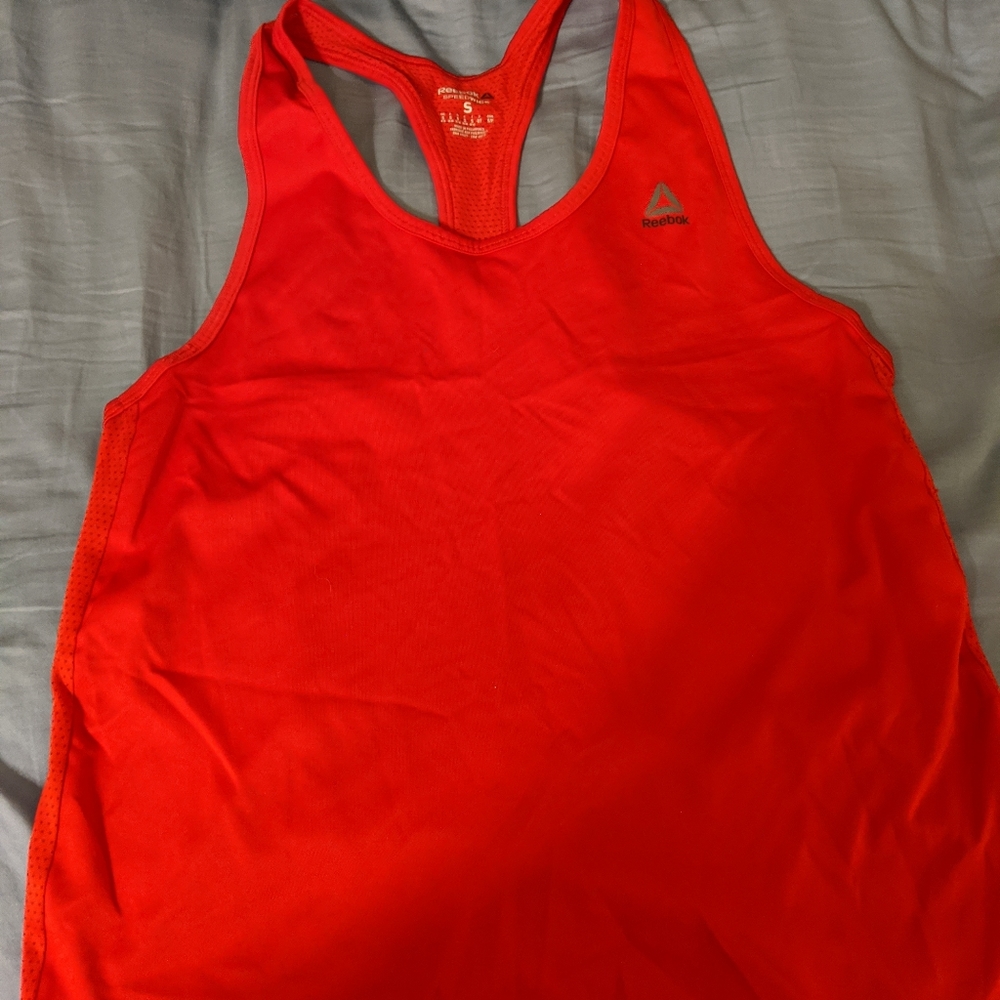 Reebok dry fit tank top flattering cut